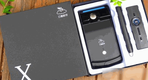 云趣新芽智能机器人